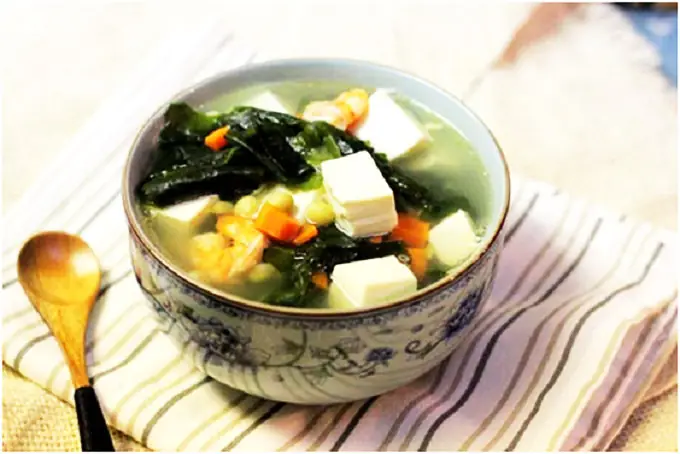 Nấu Canh Đậu Phụ Rong Biển