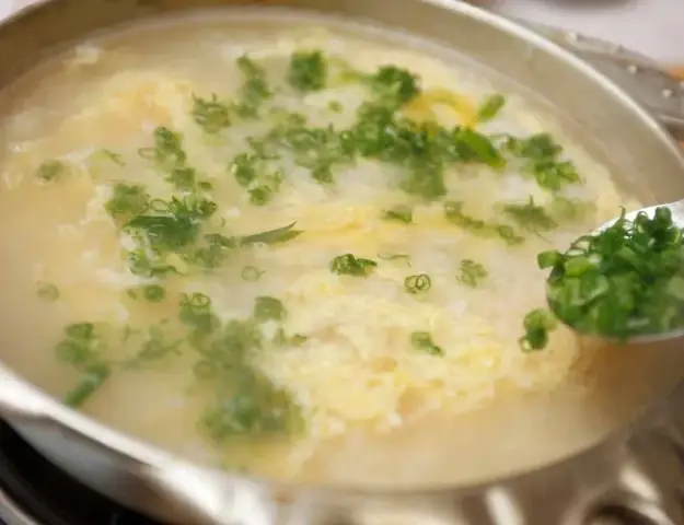 Nấu Cháo Lá Hẹ Cho Bé