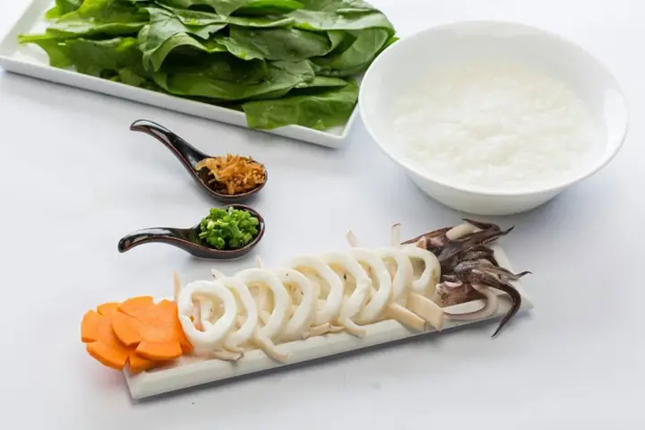 Nấu Cháo Mực Với Rau Gì Cho Bé