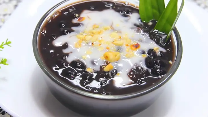 Nấu Chè Đậu Đen Nước Dừa