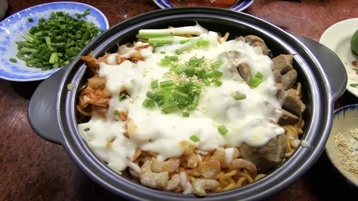 Nấu Mì Với Phô Mai Con Bò Cười