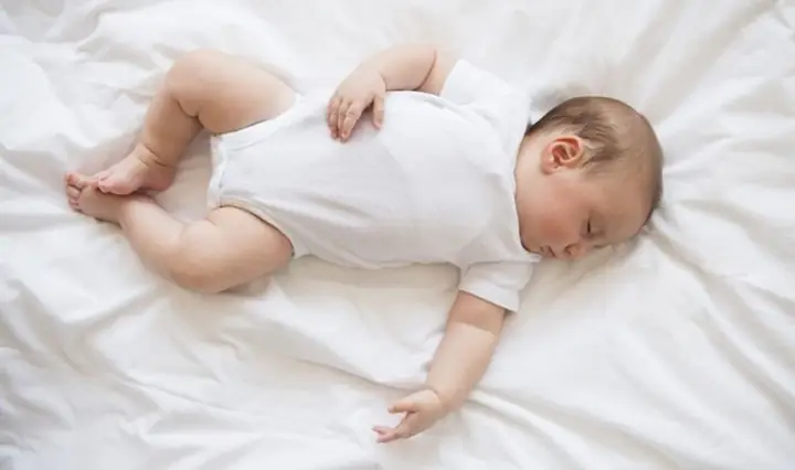 Nên Cho Bé Nằm Cũi Khi Nào
