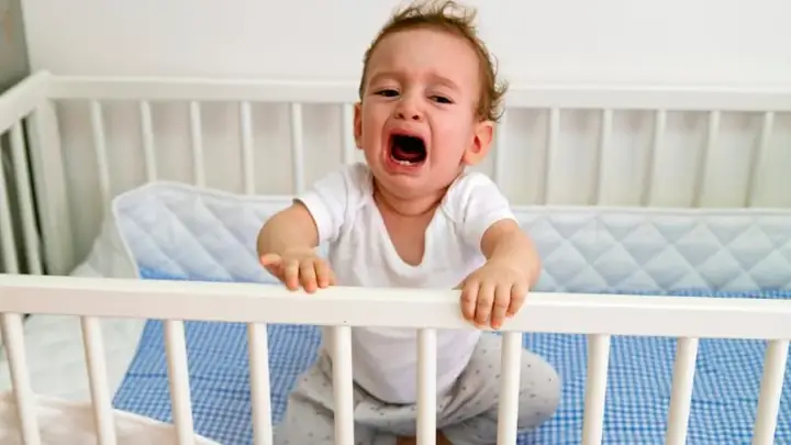 Nên Cho Bé Nằm Cũi Khi Nào