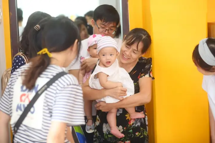 Nên Cho Con Học Trường Mầm Non Công Hay Tư