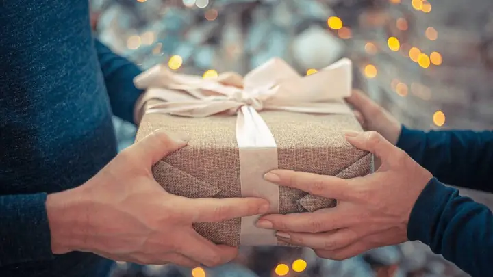 Nên Tặng Quà Gì Cho Bố Mẹ Người Yêu