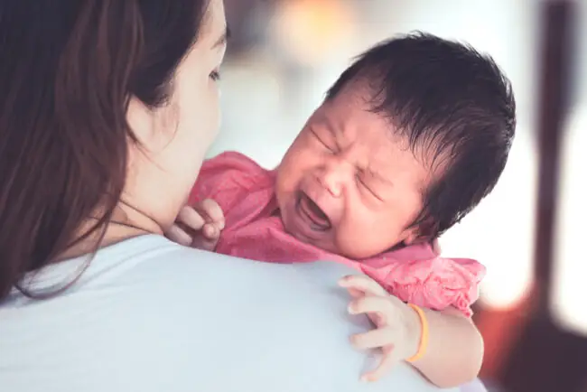 Nhà Có Người Đi Đám Ma Về Trẻ Quấy Khóc