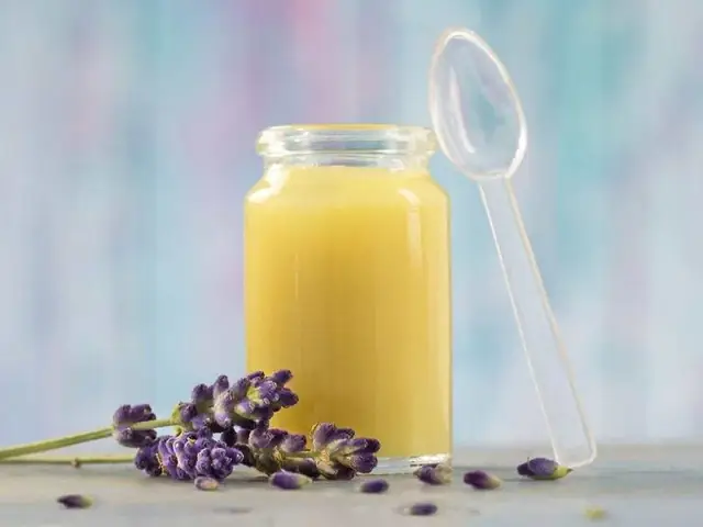 Nhận Biết Sữa Ong Chúa Bị Hỏng