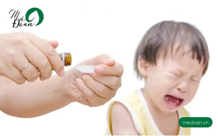 Nhỏ Nhầm Dầu Tràm Vào Mũi Trẻ
