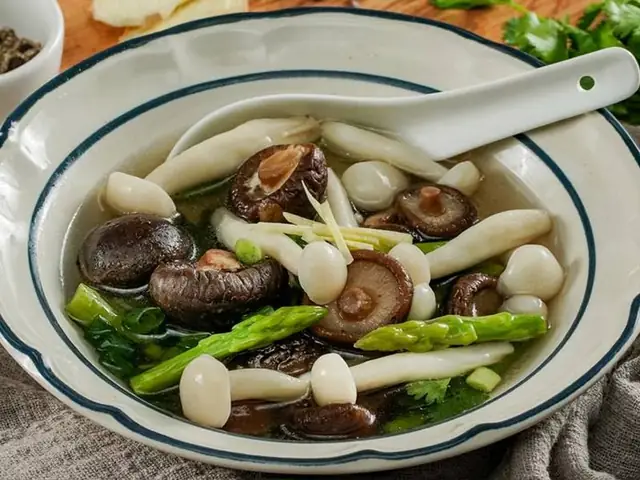 Nước Luộc Vịt Nấu Rau Ngót