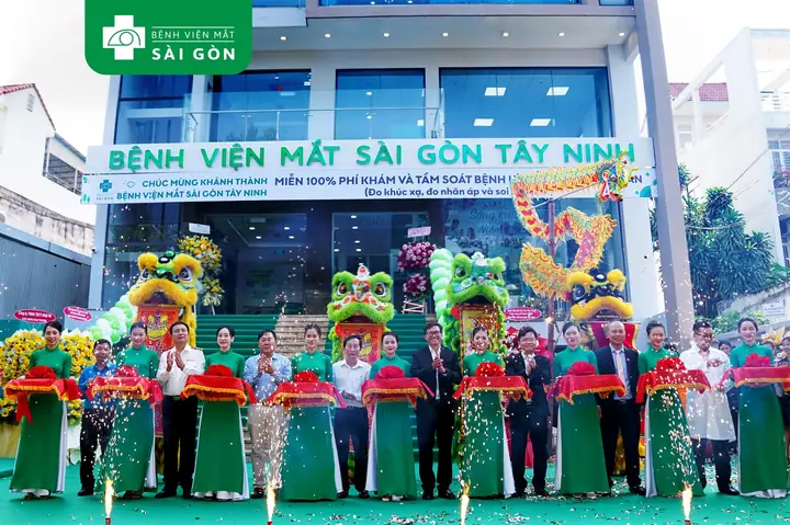 Phòng Khám Mắt Hoàng Quốc Việt