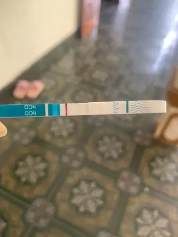 Que Thử Lên 2 Vạch Mờ