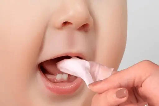 Rơ Lưỡi Cho Trẻ Đúng Cách