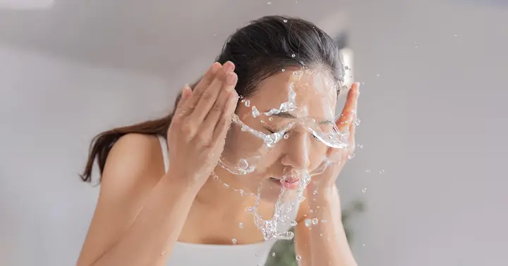 Rửa Mặt Bằng Nước Ngải Cứu