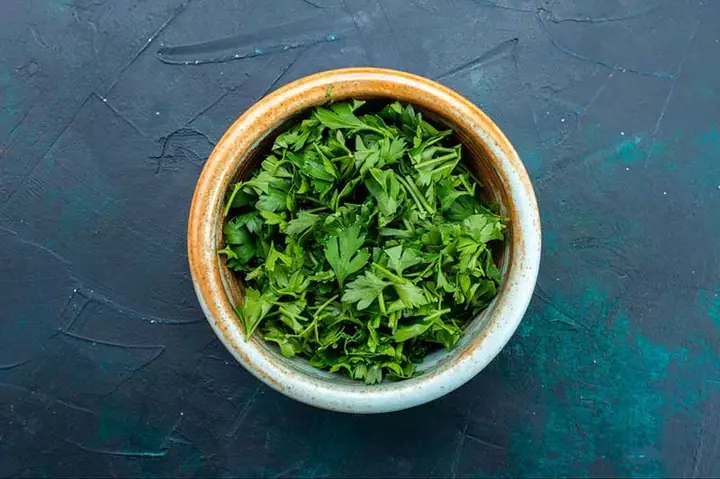 Rửa Mặt Bằng Nước Ngải Cứu