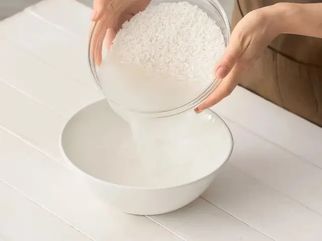 Rửa Mặt Bằng Nước Ngải Cứu