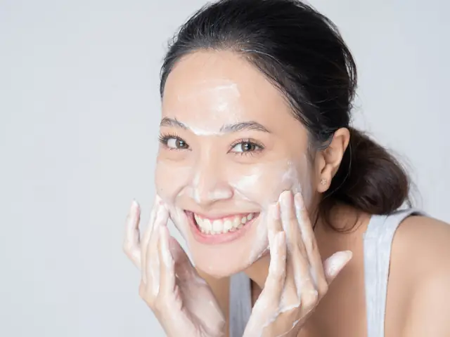 Rửa Mặt Bằng Sữa Tươi Đúng Cách