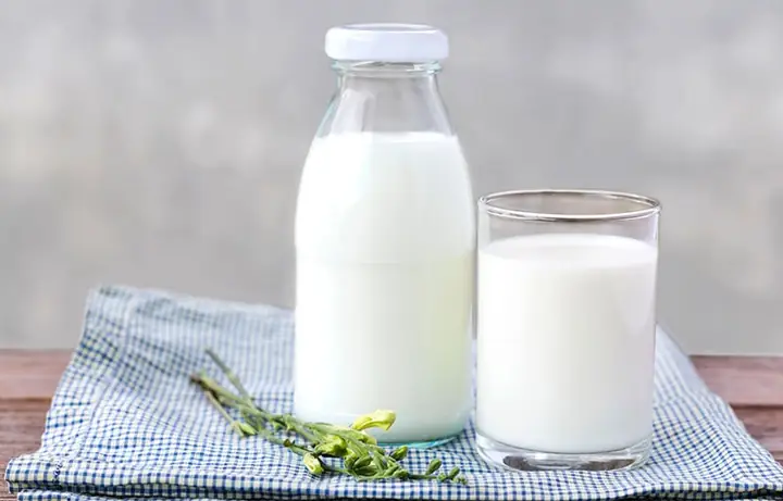 Rửa Mặt Với Sữa Tươi Không Đường Hằng Ngày