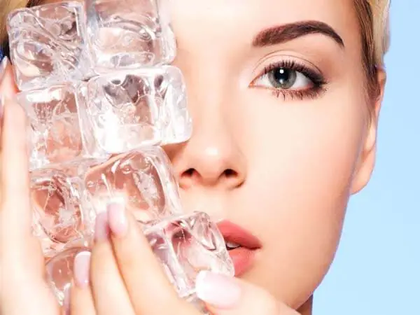 Se Khít Lỗ Chân Lông Bằng Nước Muối