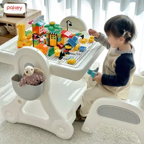 Tặng Quà Giáng Sinh Cho Bé Gái