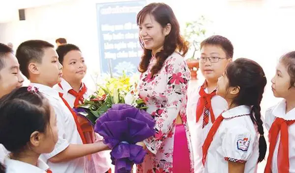 Tang Qua Ngay Nha Giao Viet Nam