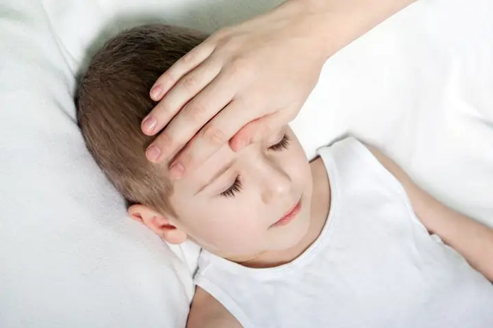 Thân Nhiệt Trẻ Cao Nhưng Không Sốt