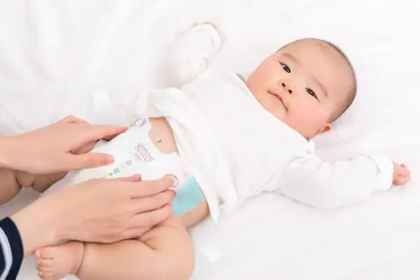 Thay Tã Cho Trẻ Sơ Sinh Như Thế Nào