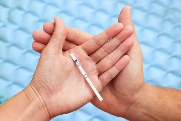 Thử Que 2 Vạch Có Nên Đi Khám Không