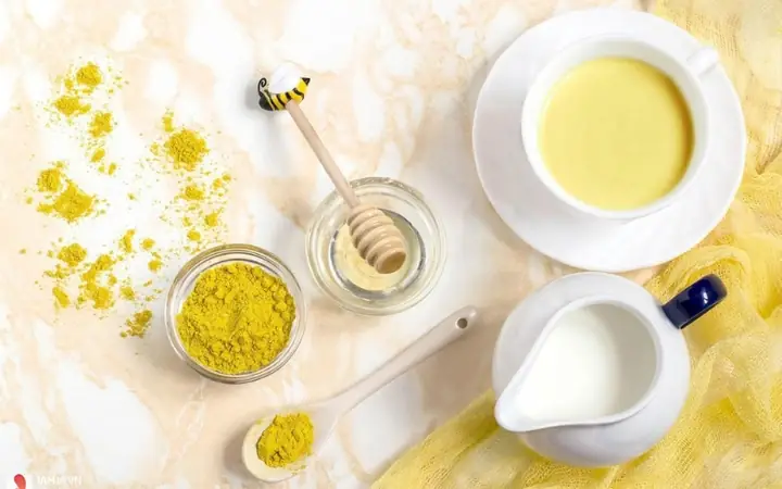 Tinh Bột Nghệ Với Sữa Tươi Đắp Mặt Tinh Bột Nghệ Với Sữa Tươi Đắp Mặt