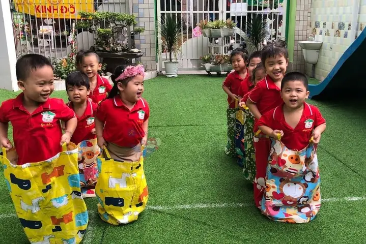 Tổ Chức Trò Chơi Cho Các Bé