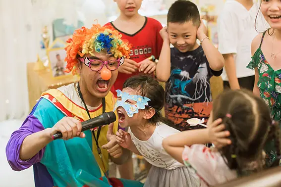 Tổ Chức Trò Chơi Cho Các Bé