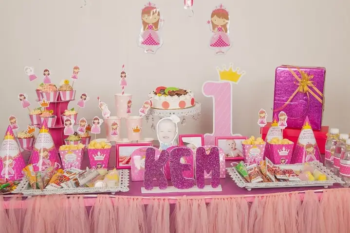 Trang Trí Bàn Tiệc Sinh Nhật Cho Bé Gái
