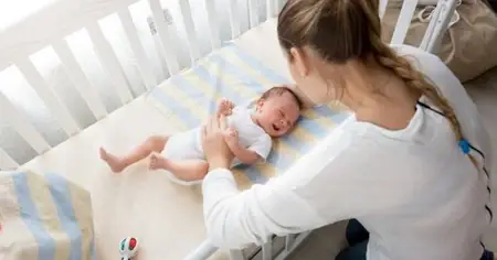 Trẻ 1 Tháng Tuổi Nằm Nôi Được Không