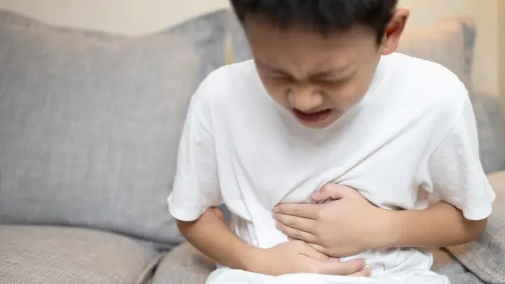 Trẻ 3 Tuổi Bị Đau Bụng Từng Cơn