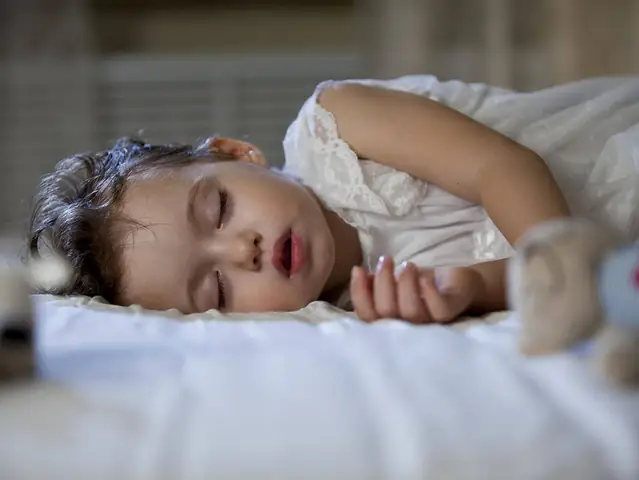 Trẻ Bị Ra Mồ Hôi Trộm