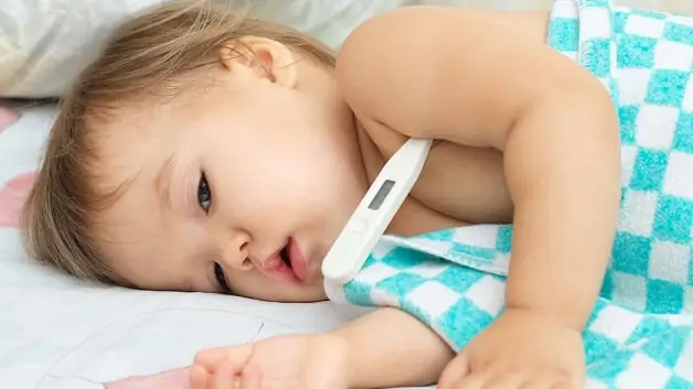Trẻ Bị Sốt Nhẹ Kéo Dài