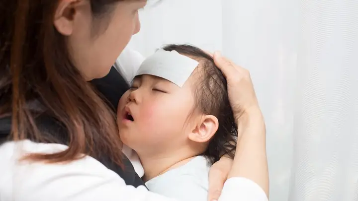 Trẻ Bị Sốt Nhẹ Kéo Dài