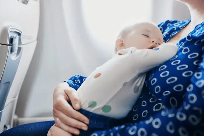 Trẻ Mấy Tháng Được Đi Máy Bay