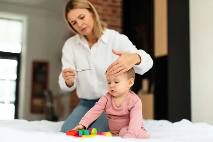 Trẻ Sơ Sinh Bị Nóng Đầu Nhưng Không Sốt