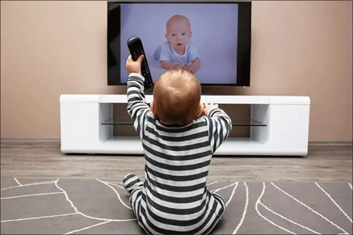 Trẻ Sơ Sinh Có Nên Xem Tivi