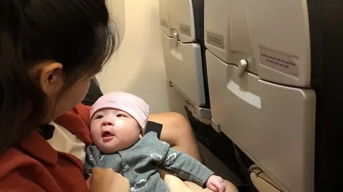 Trẻ Sơ Sinh Đi Máy Bay