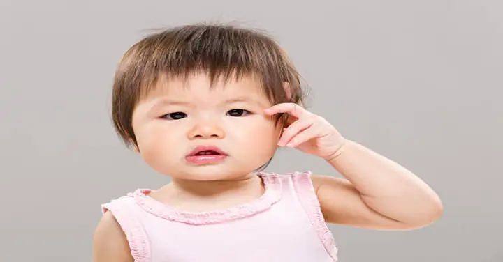 Trẻ Sơ Sinh Gãi Đầu Gãi Tai Trẻ Sơ Sinh Gãi Đầu Gãi Tai