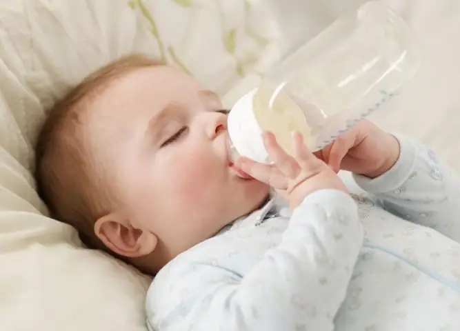 Trẻ Sơ Sinh Nên Cho Uống Sữa Gì