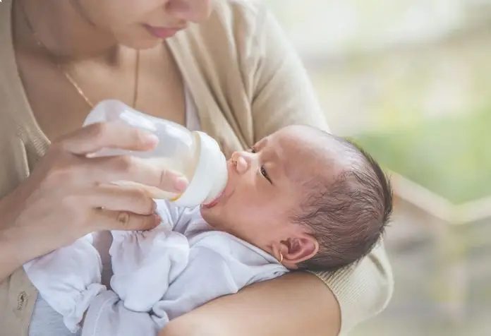 Trẻ Sơ Sinh Nên Cho Uống Sữa Gì