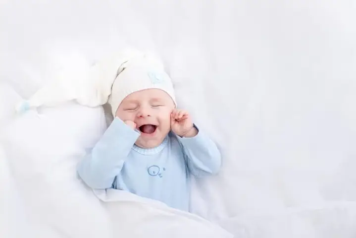 Trẻ Sơ Sinh Rặn È È Khi Bú