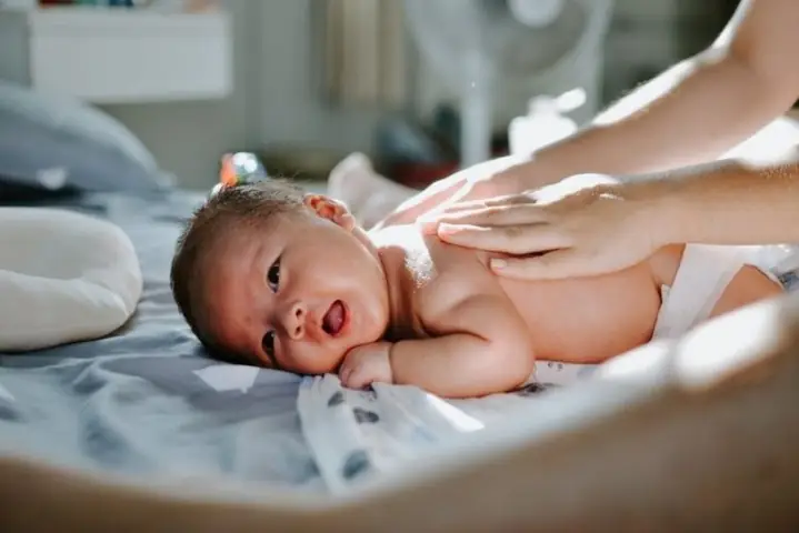 Trẻ Sơ Sinh Tắm Nắng Mấy Giờ
