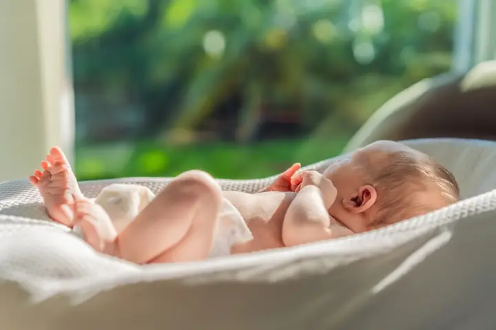 Trẻ Sơ Sinh Tắm Nắng Mấy Giờ