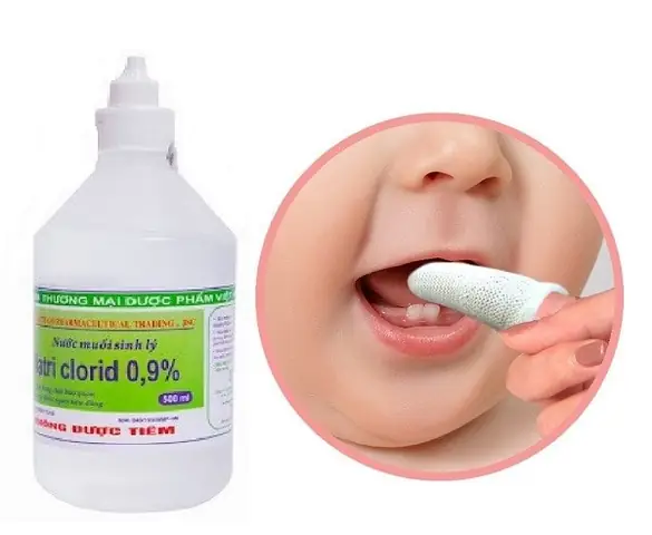 Trẻ Sơ Sinh Uống Nước Muối Sinh Lý