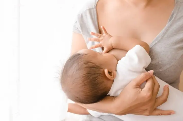 Trẻ Sơ Sinh Uống Sữa Ngoài Có Tốt Không