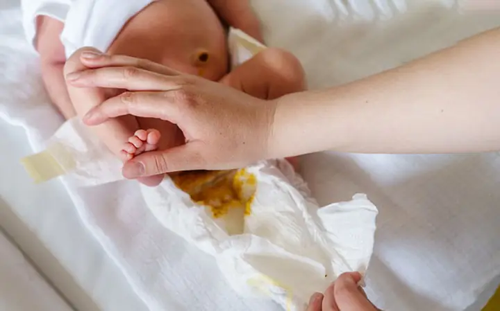 Trẻ Sơ Sinh Uống Sữa Ngoài Trẻ Sơ Sinh Uống Sữa Ngoài