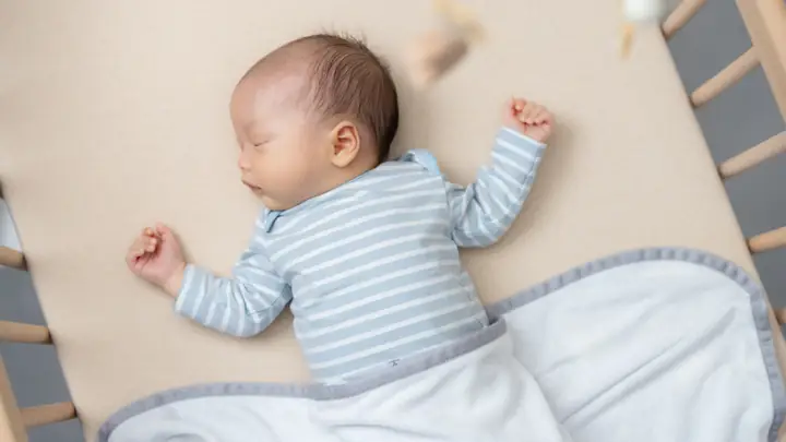 Trẻ Vặn Mình Rặn È È Trẻ Vặn Mình Rặn È È
